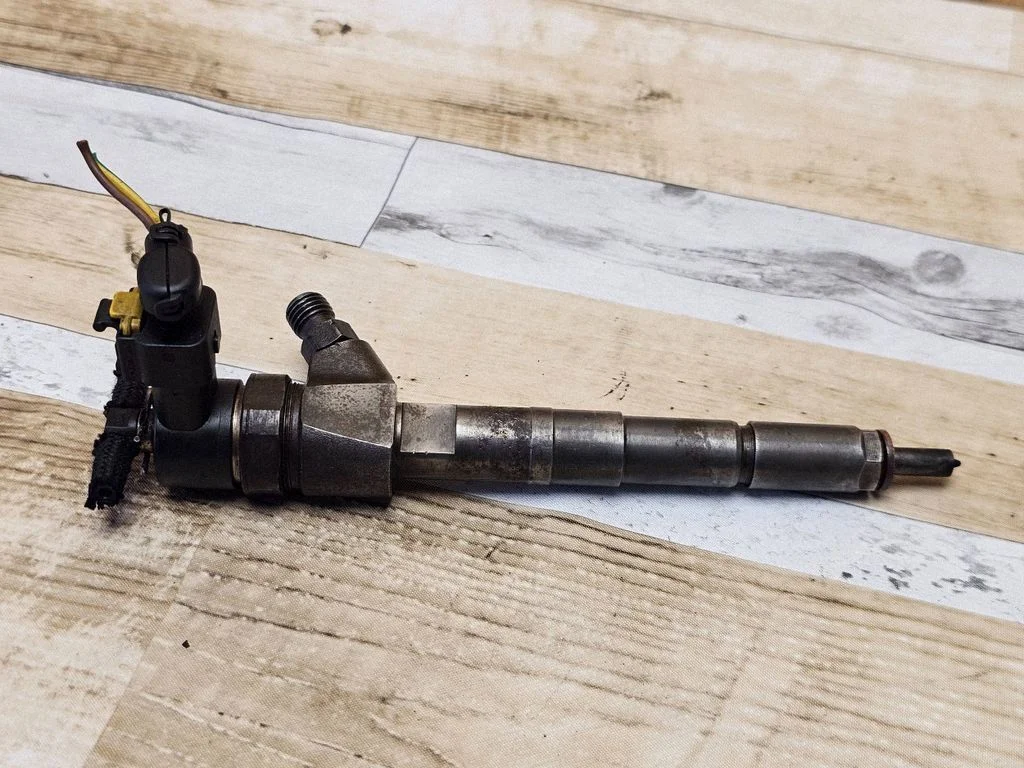 Fuel injector 0445110111