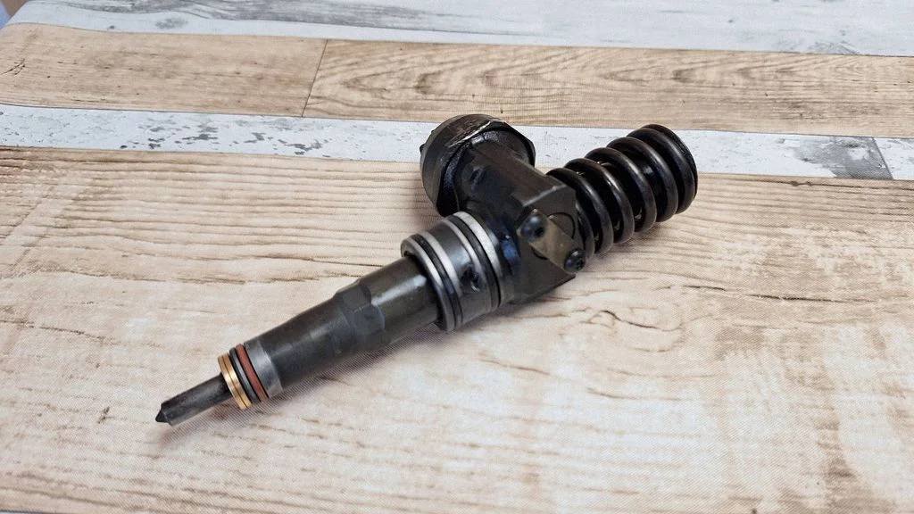 Fuel injector 038130073BQ
