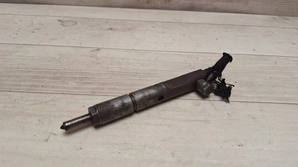 Fuel injector 0432193701