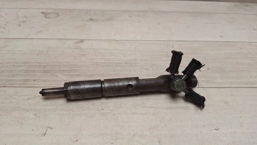 Fuel injector 0432193701