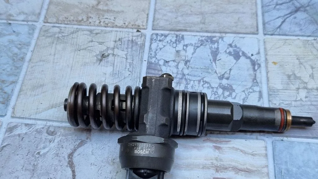 Fuel injector 038130073AG