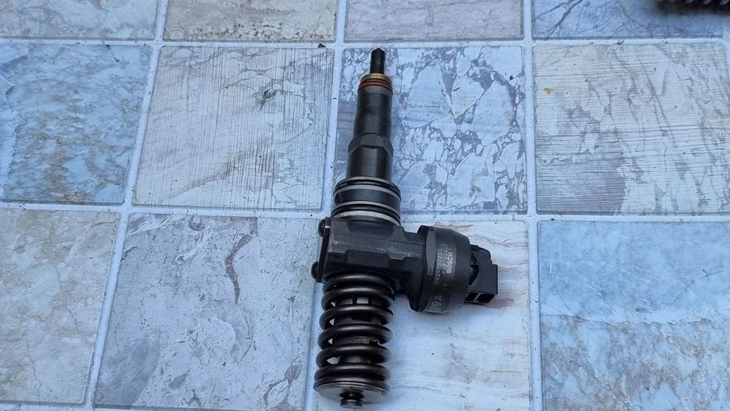 Fuel injector 038130073AG