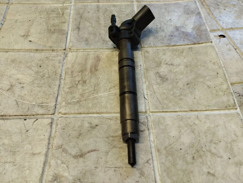 Fuel injector A6420701387