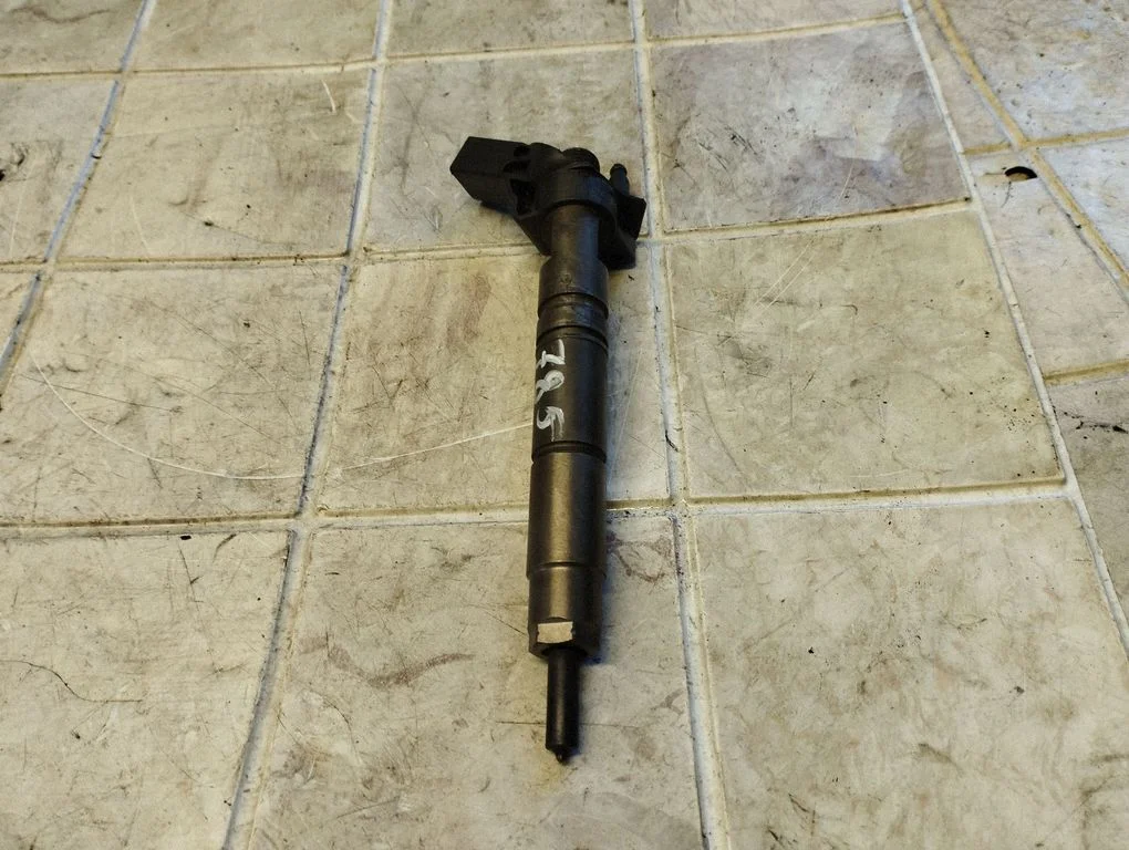 Fuel injector A6420701387