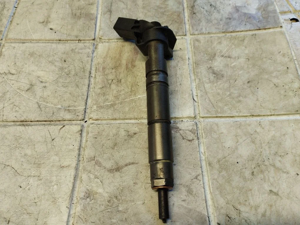 Fuel injector A6420701387