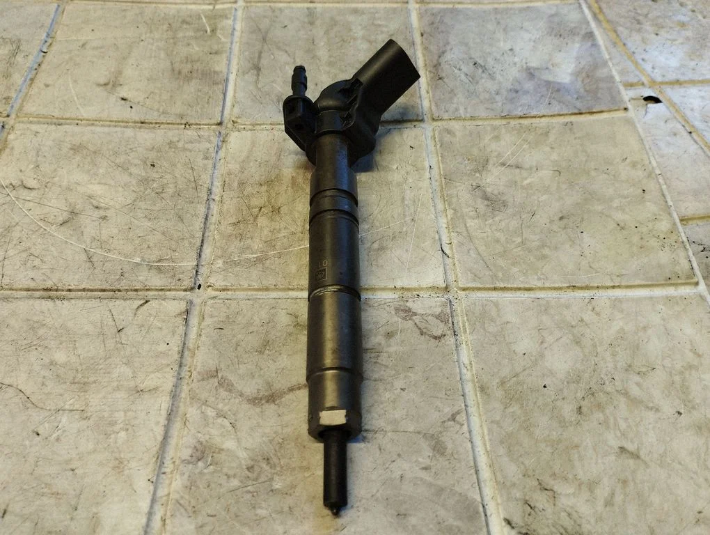 Fuel injector A6420701387