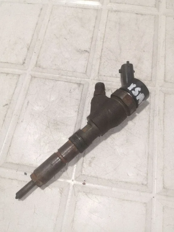 Fuel injector