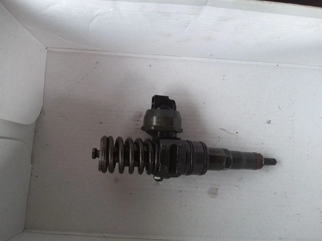 Sprausla (-as) (inžektors (-i)) 038130073AG
