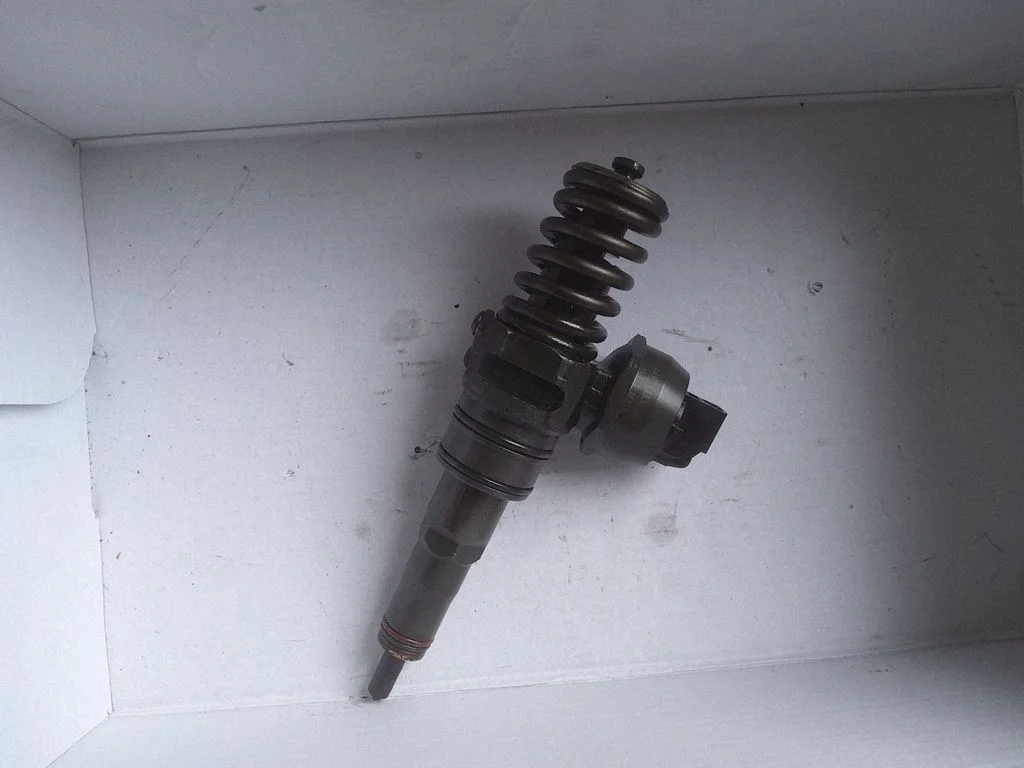 Sprausla (-as) (inžektors (-i)) 038130073AG