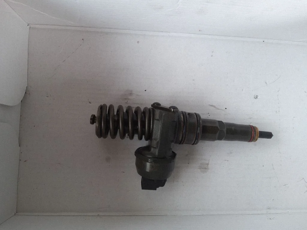Sprausla (-as) (inžektors (-i)) 038130073AG
