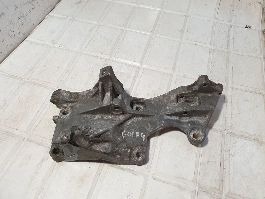 Generator/alternator bracket – Volkswagen Golf IV (1998-2005)