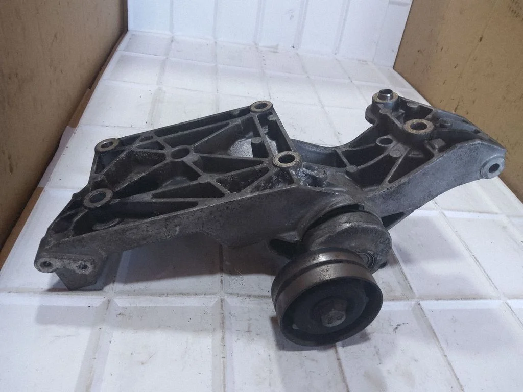 Generator/alternator bracket – Volkswagen Polo (2002-2005)