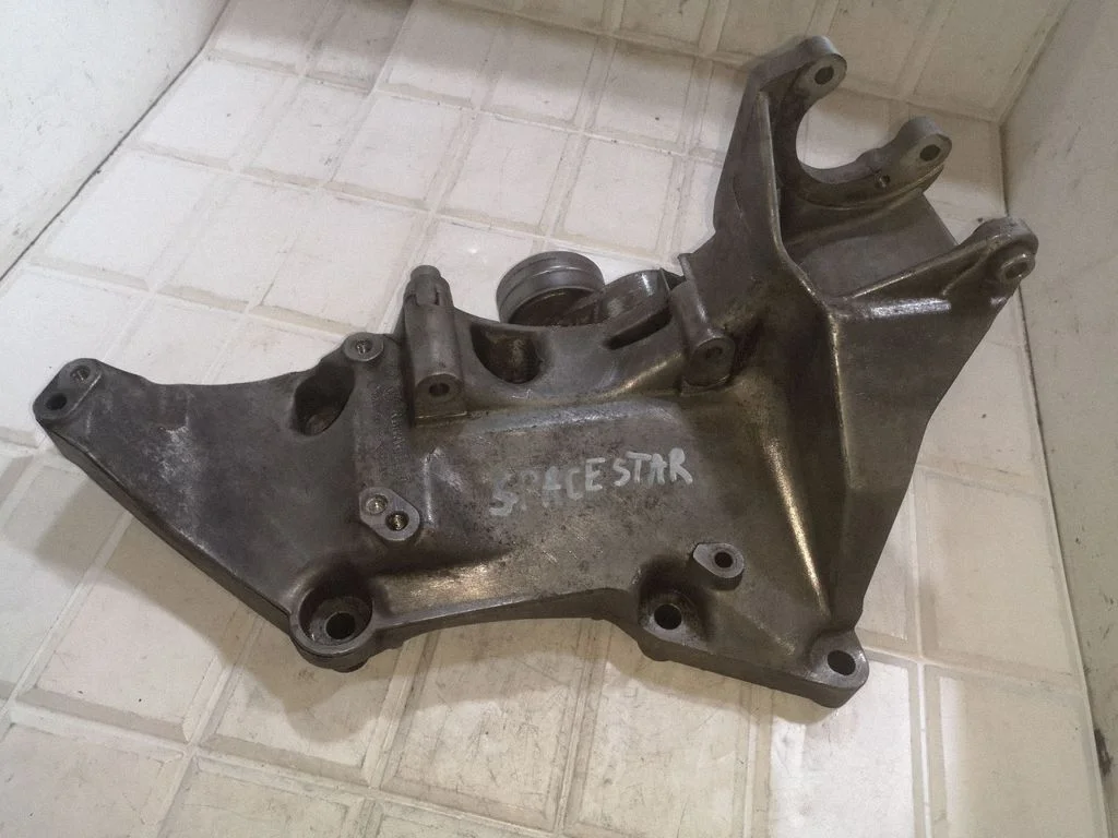 Generator/alternator bracket 8200183234