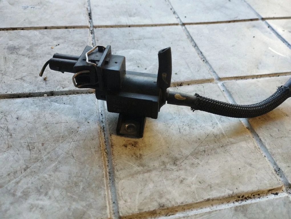 Vacuum valve 258600R010