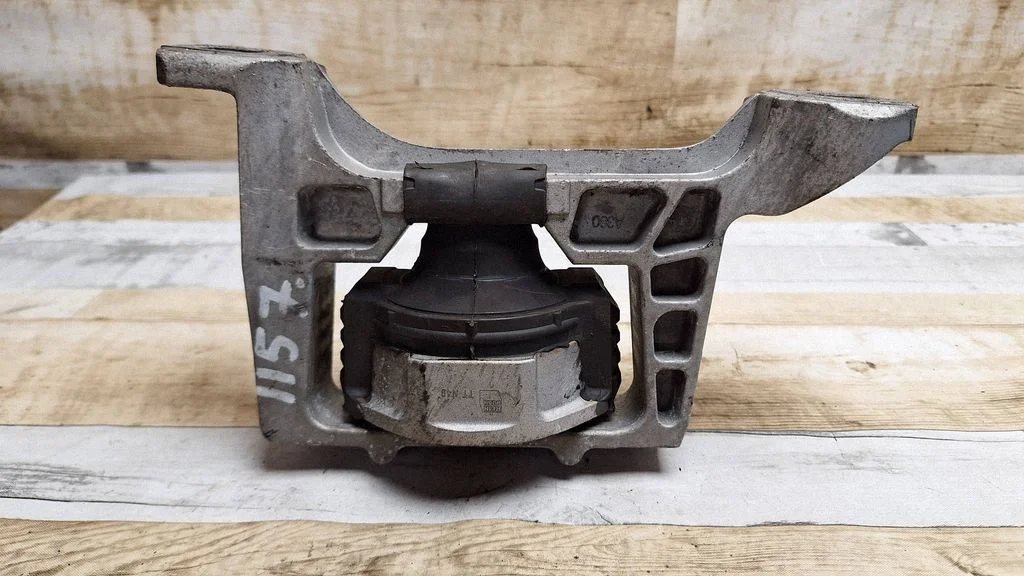 Engine mount bracket