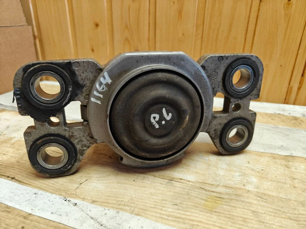 Engine mount bracket 3131687602