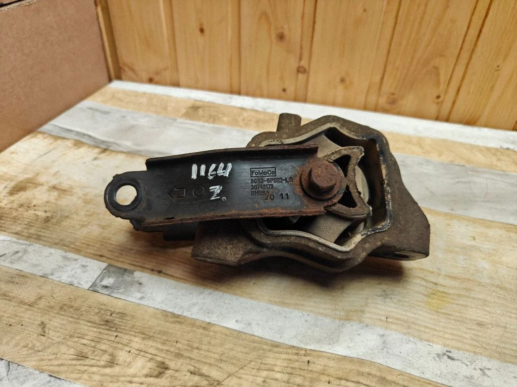 Engine mount bracket 6G926P082LB