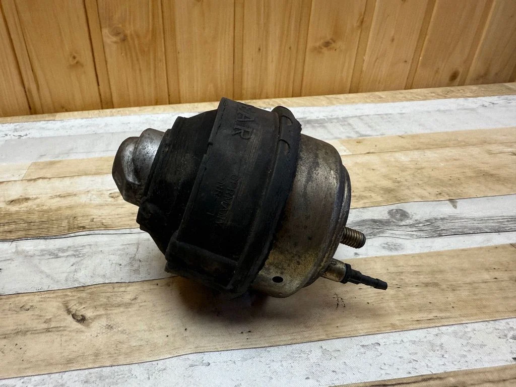 Engine mount bracket 9492802