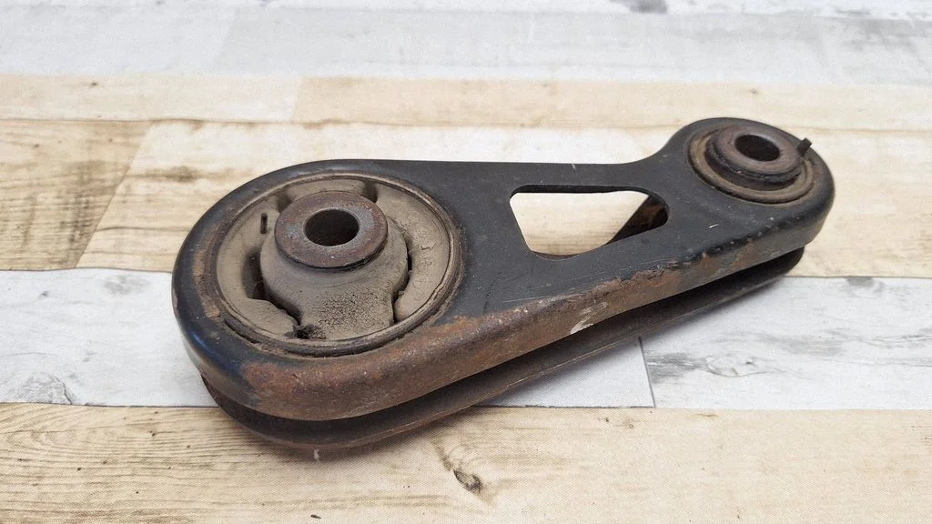 Engine mount bracket 1230921030