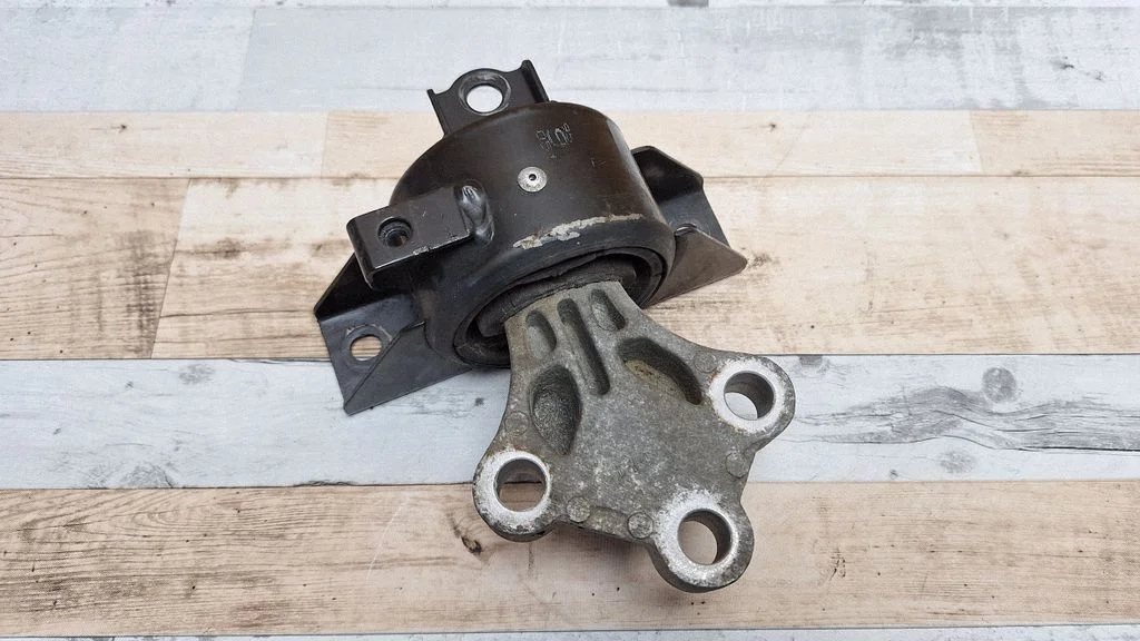 Engine mount bracket – front left