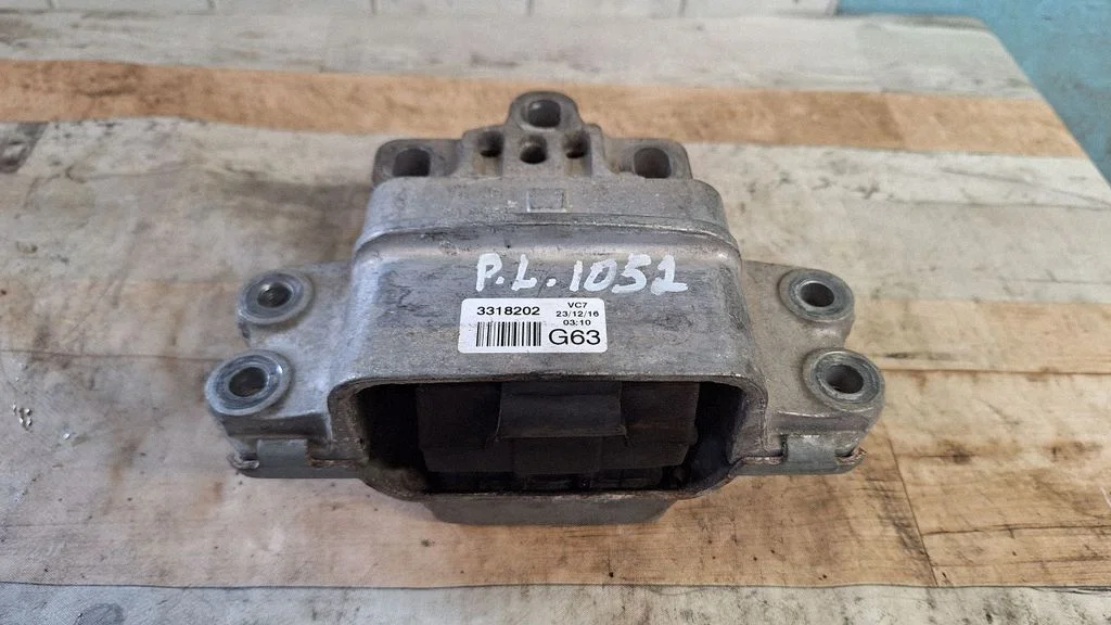 Engine mount bracket 1K0199555