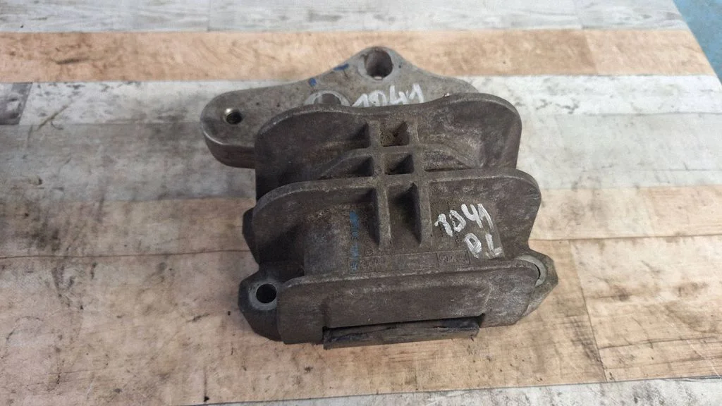 Engine mount bracket G3160266