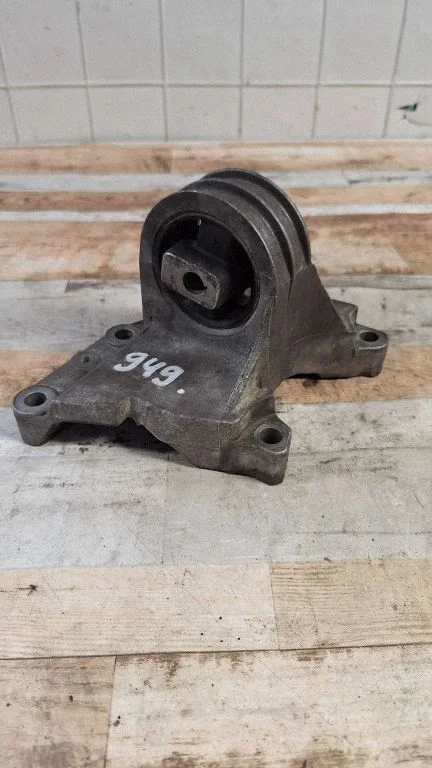 Engine mount bracket 8671633