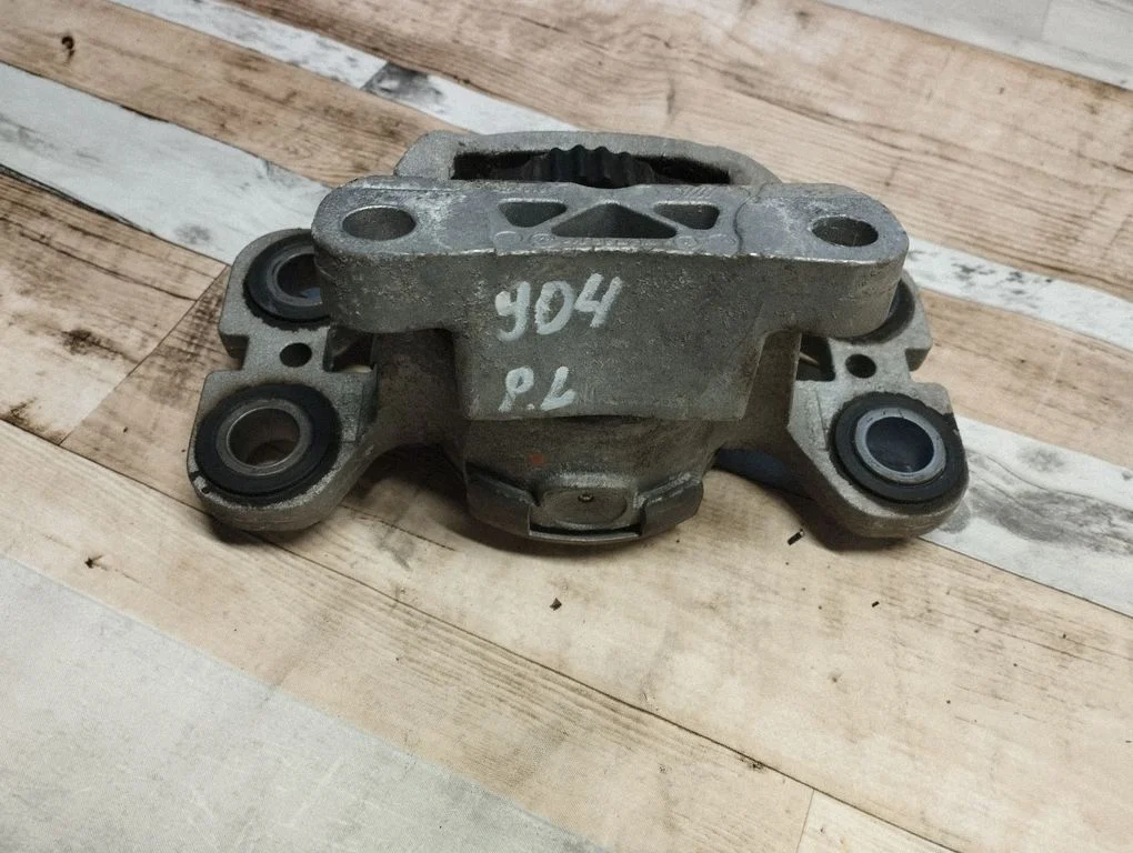 Engine mount bracket EJ327M121AD