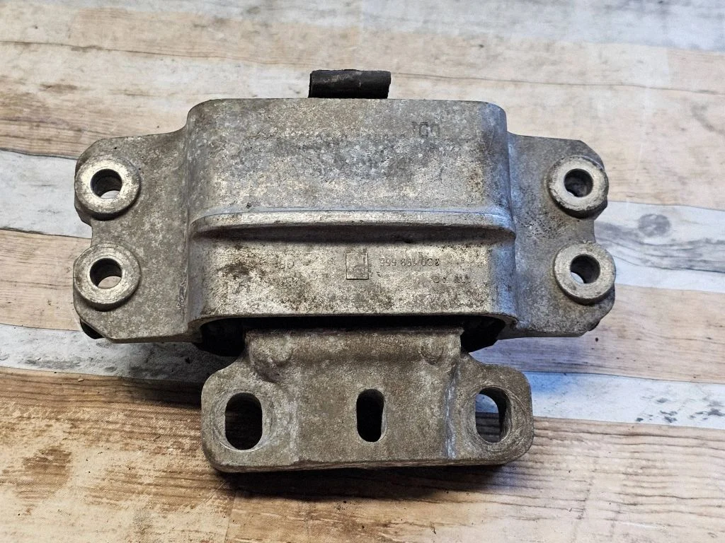 Engine mount bracket 3C0199555
