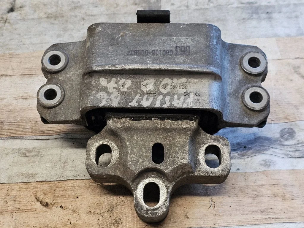 Engine mount bracket 3C0199555