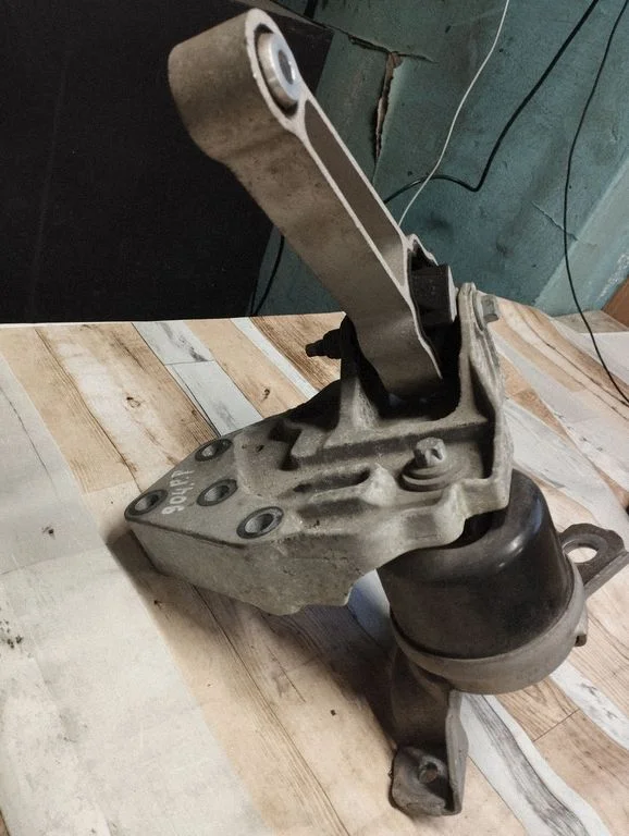Engine mount bracket BJ326F012AB