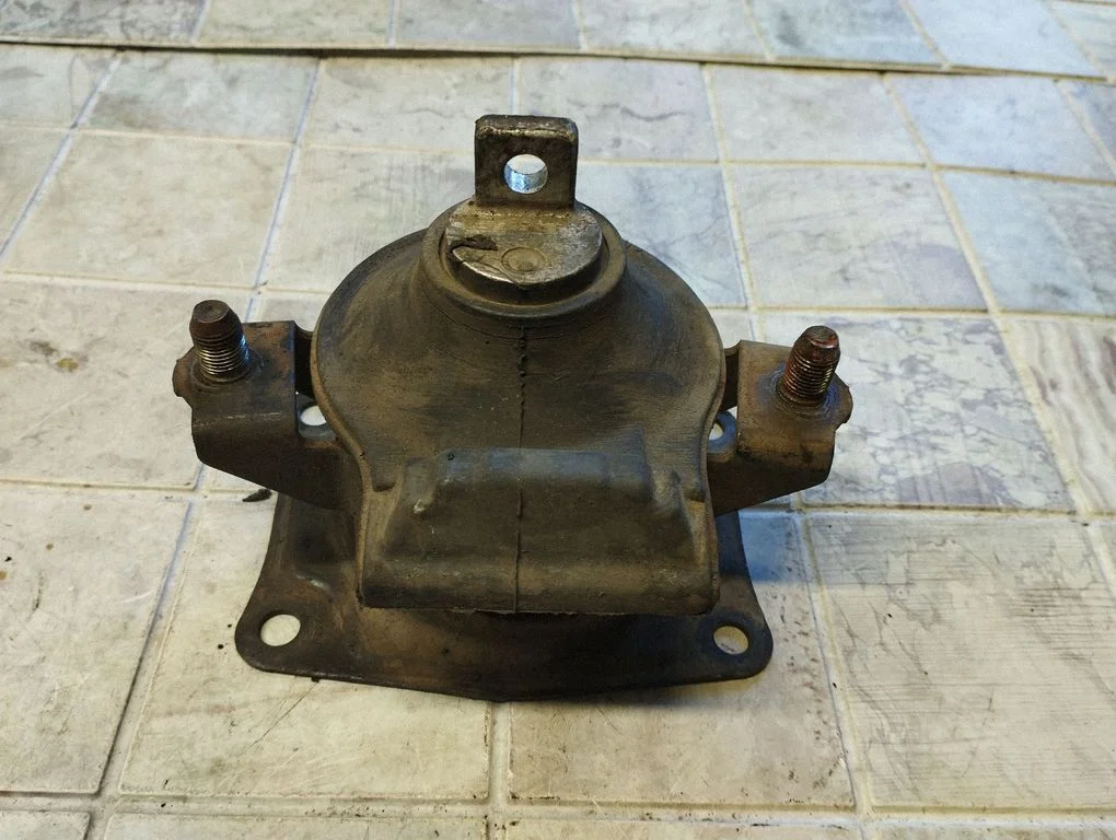 Engine mount bracket