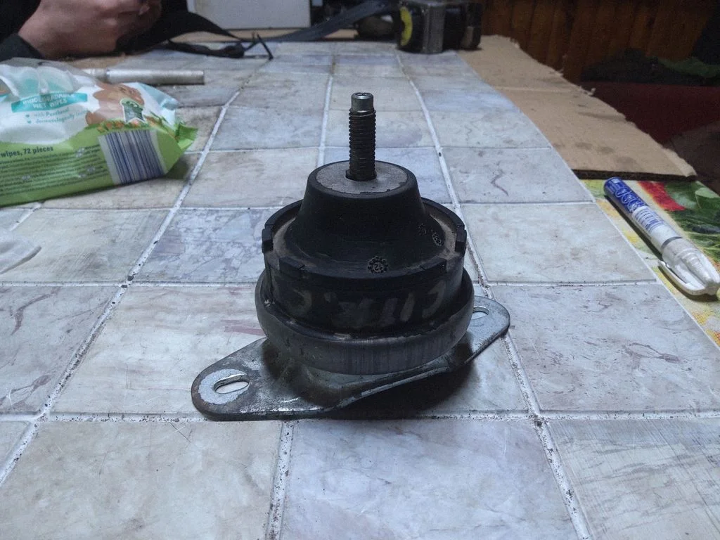Engine mount bracket – front