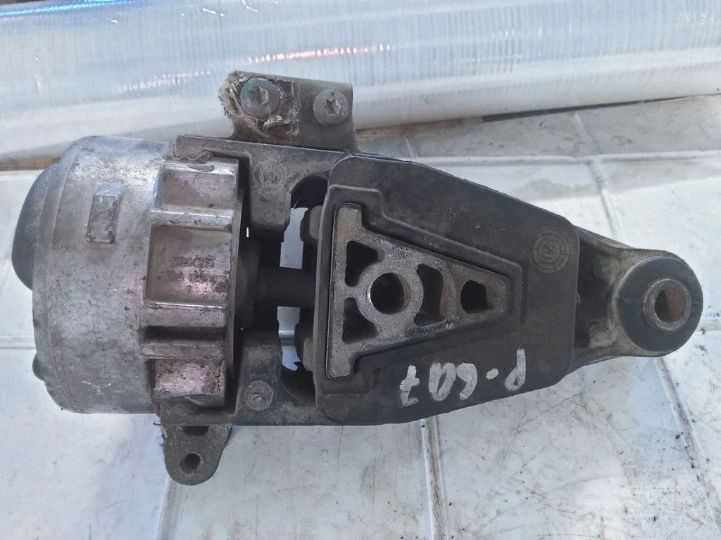 Engine mount bracket 326C64