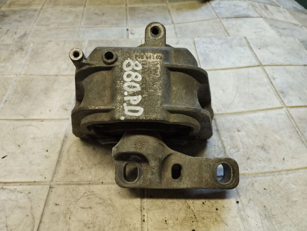 Engine mount bracket 1K0199262AT