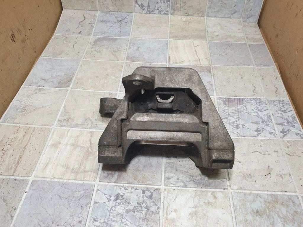 Engine mount bracket 210446110