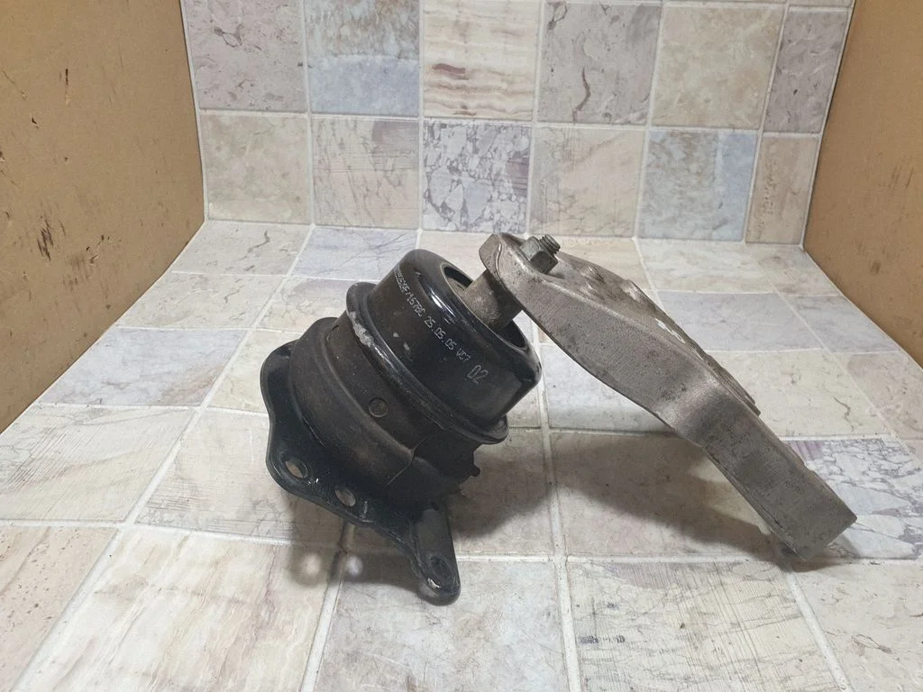 Dzinēja spilvens 6Q0199262AF