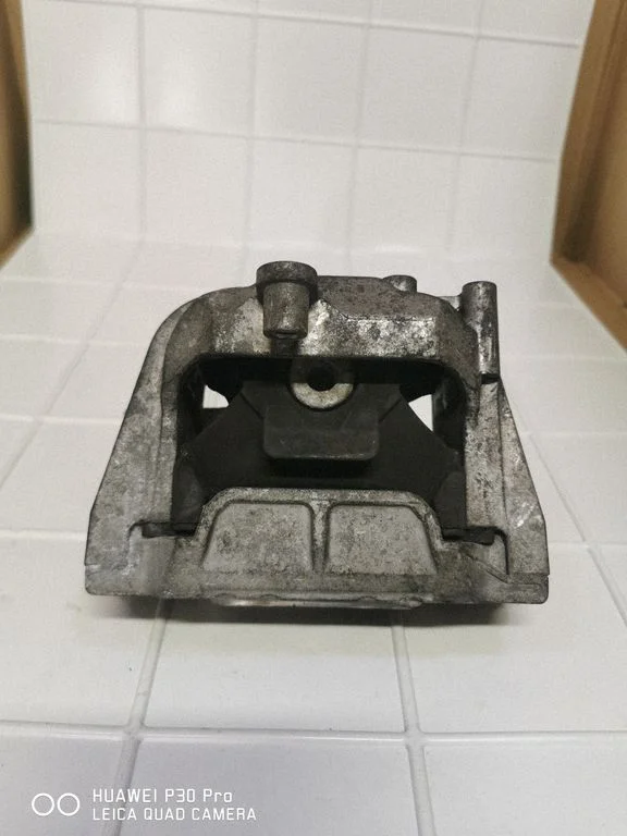 Engine mount bracket 199262