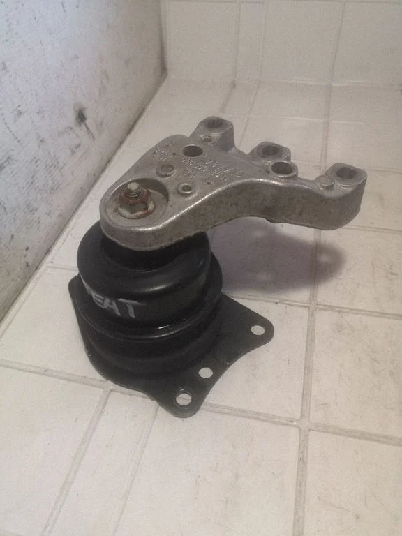 Engine mount bracket – Seat Ibiza III (6L) (2002-2008)