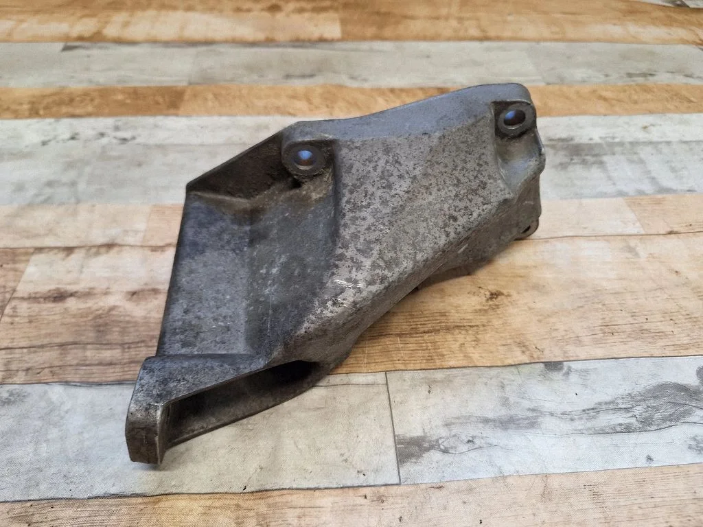 Engine mounting bracket 8D0199307P