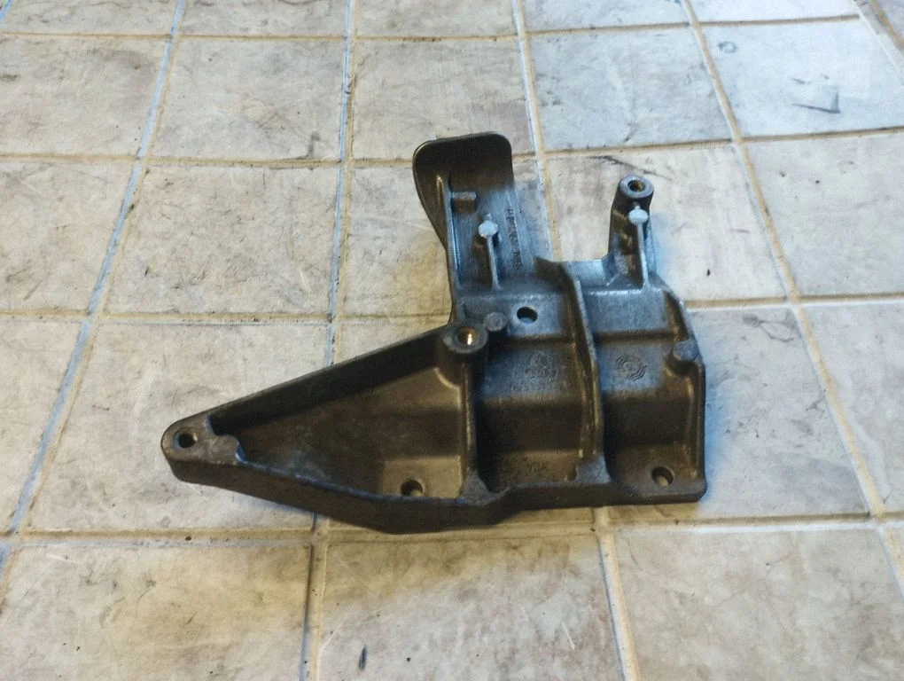 Engine mounting bracket – Audi A6 Allroad C6 (2006-2011)