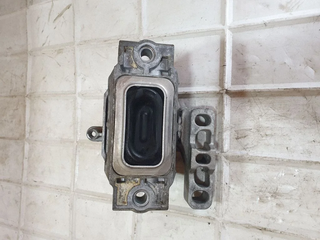 Dzinēja spilvens 1K0195262AS