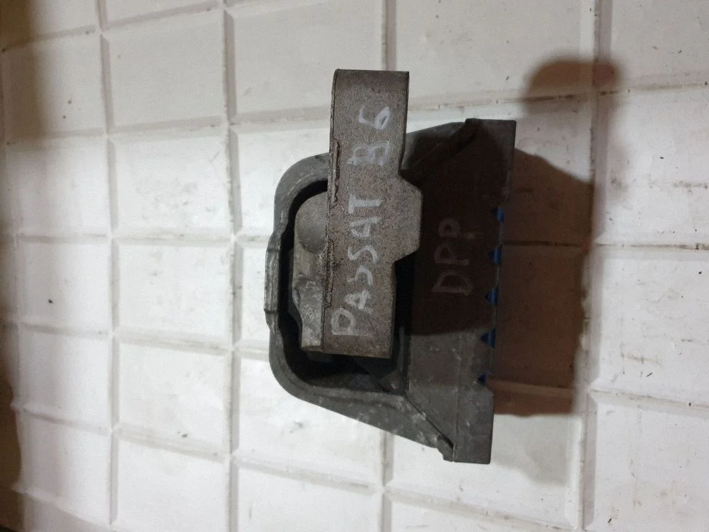 Engine mount bracket 1K0199262
