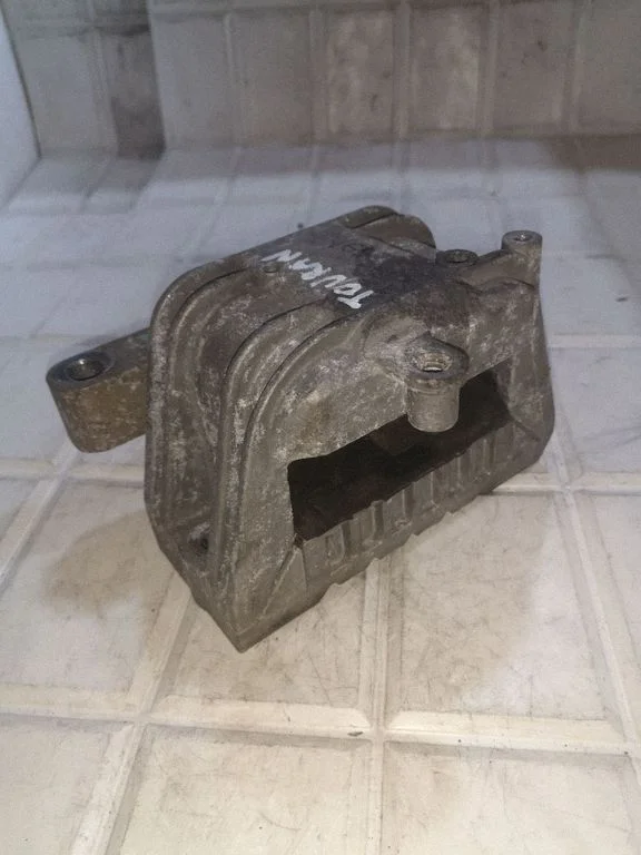 Dzinēja spilvens 1K0199262
