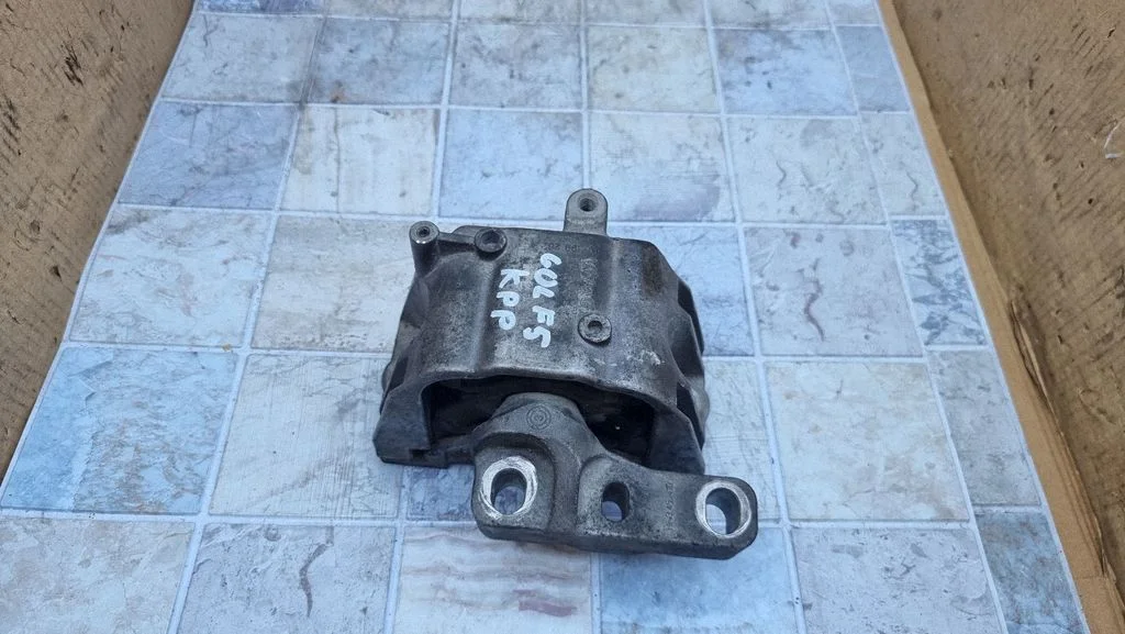 Dzinēja spilvens 1K0199262