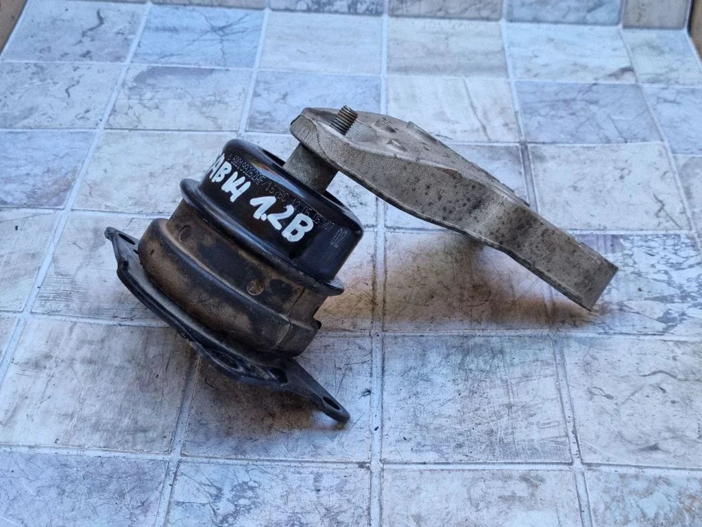 Engine mount bracket – Skoda Fabia Mk1 (6Y) (1999-2007)