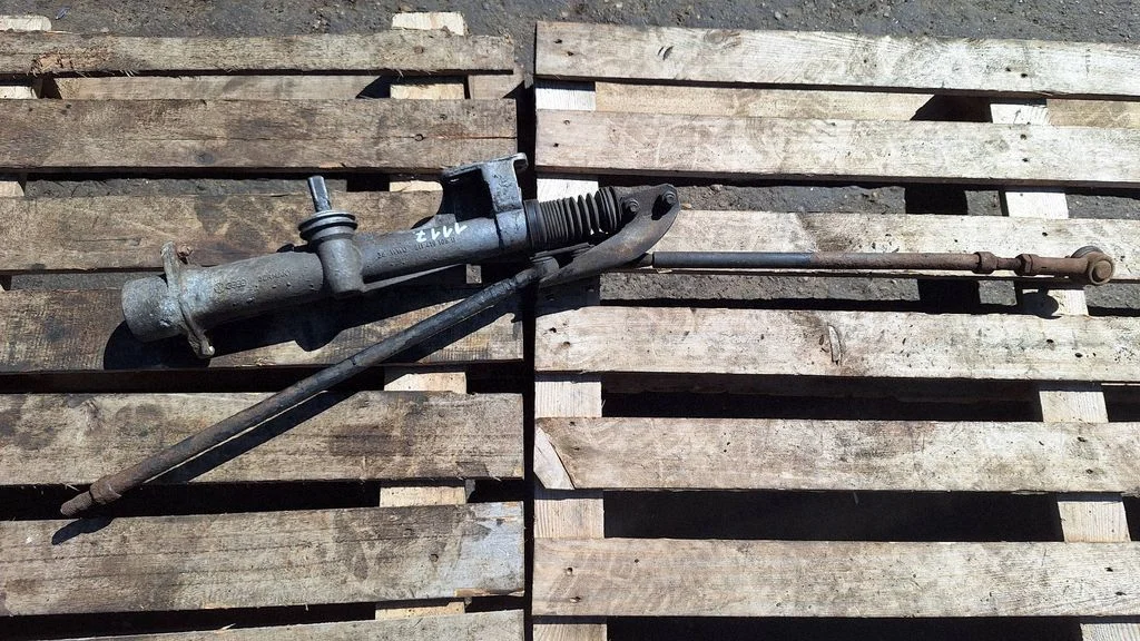 Steering rack 811419105D