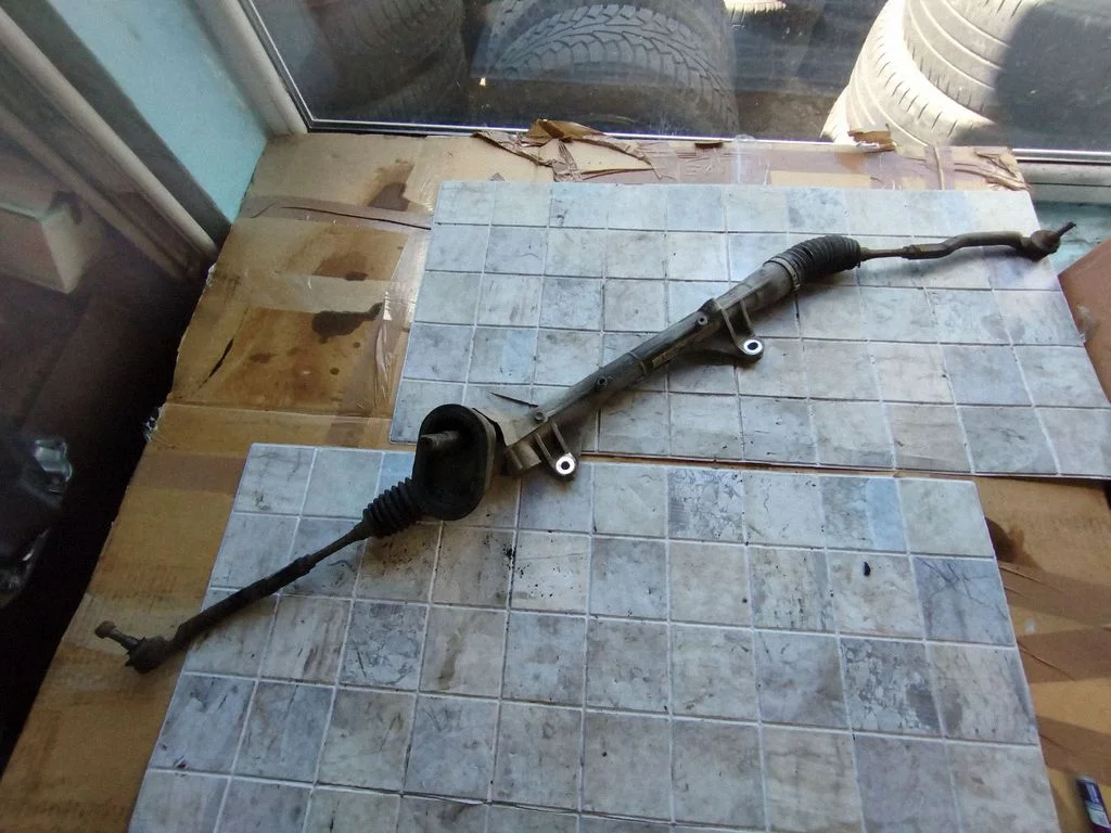 Steering rack 480019U100