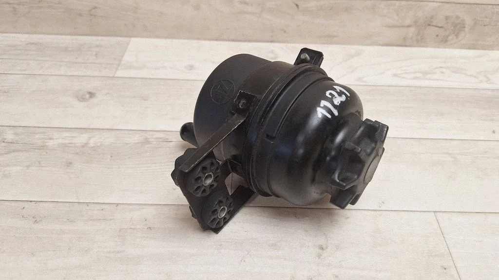 Power steering fluid tank/reservoir 32411097164