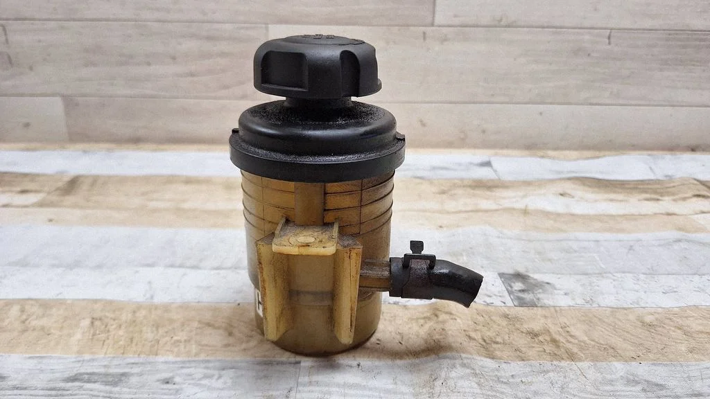 Power steering fluid tank/reservoir